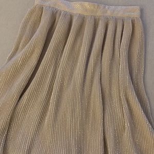 H&M size 4 silk pleated nude skirt